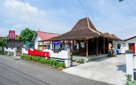 RedDoorz Syariah @ Ndalem Kembang Sore Yogyakarta